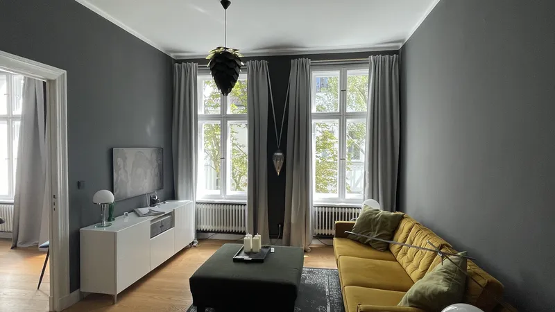 Hochwertig sanierte Altbauwohnung in bester Lage des westfälischen Viertels an der Spree — photo 1